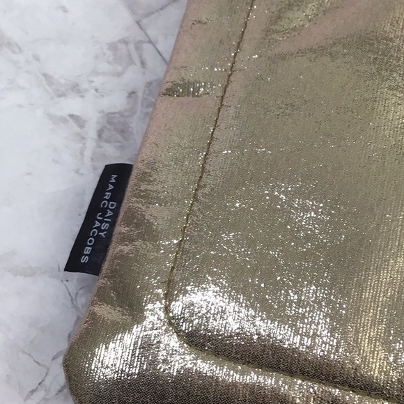 MARC JACOBS Daisy GOLD Lamé Cosmetic Pouch Accessories Case - Picture 3 of 6